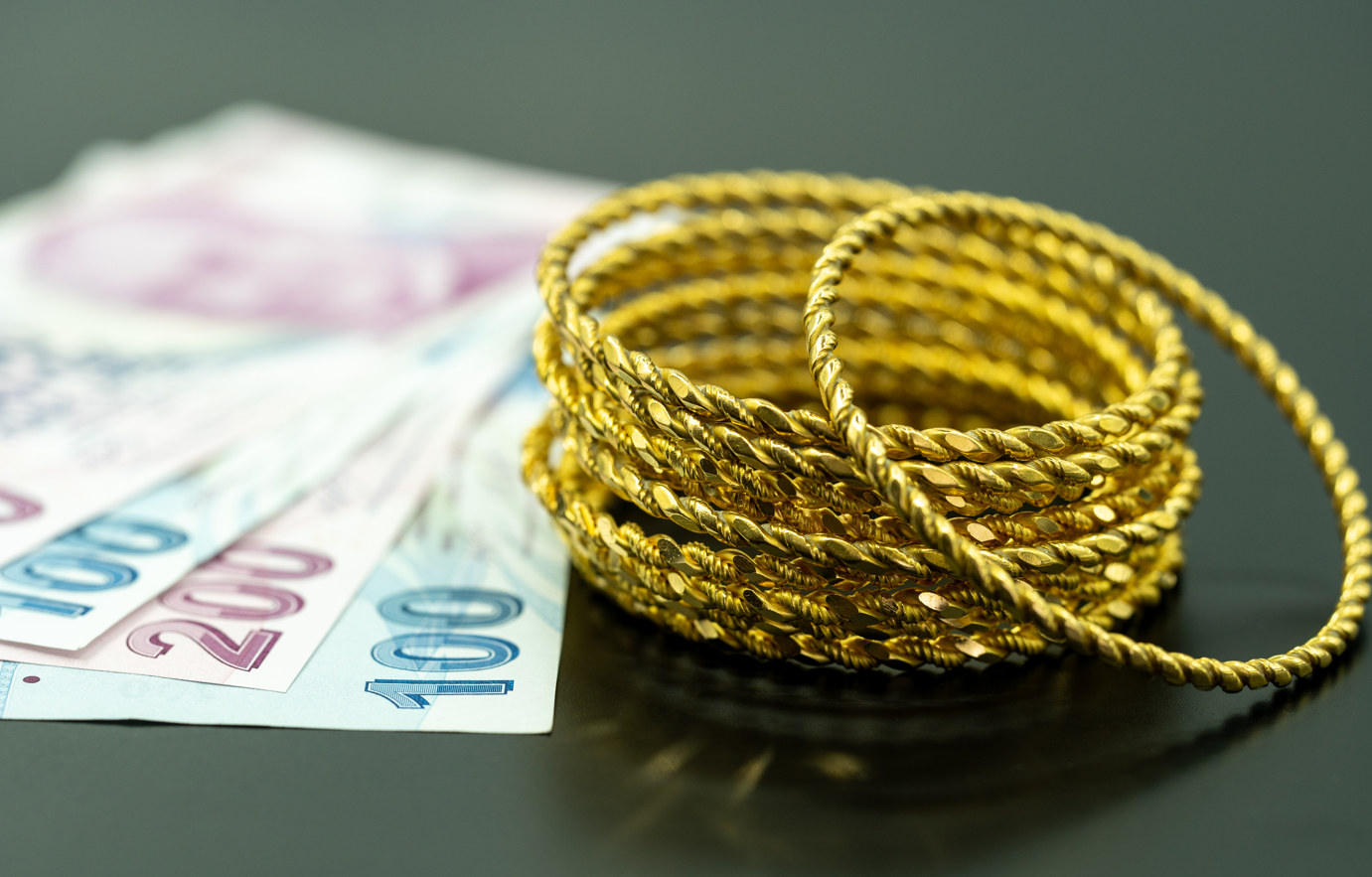 Yüksek miktarda devam eden altın ithalatı Türkiye`nin bütçe açığında baskı oluşturmaya devam ediyor 